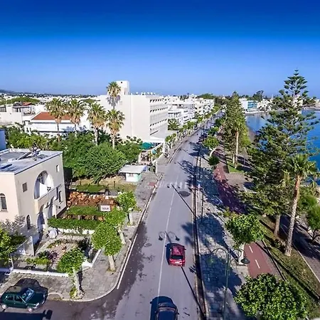 מלון דירות Pantheon 3*