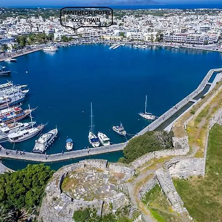 Pantheon מלון דירות 3*