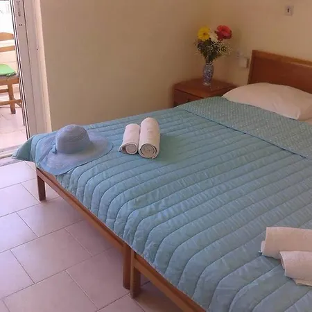 מלון דירות Pantheon 3*